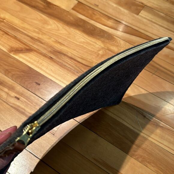 Heather gray felted zipper closure clutch. NWOT. - Picture 2 of 3